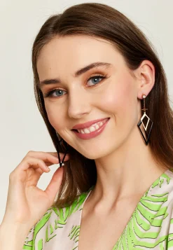 Liquorish Diamond Shaped Earrings In Gold