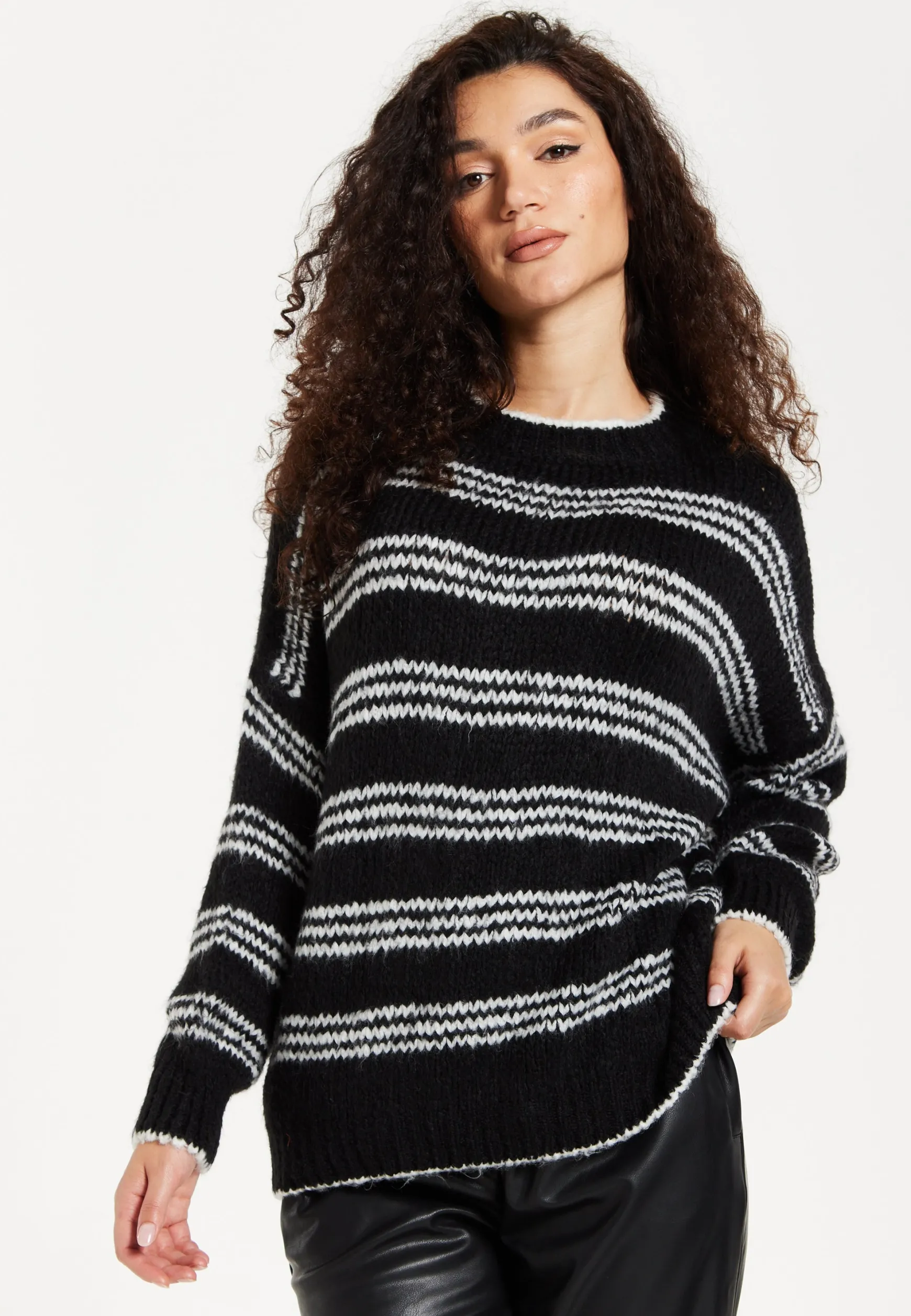 Women's Jumper - Oversized Black and White Striped Knit Sweater with Long Sleeves, Super Soft Comfort and Chic Style