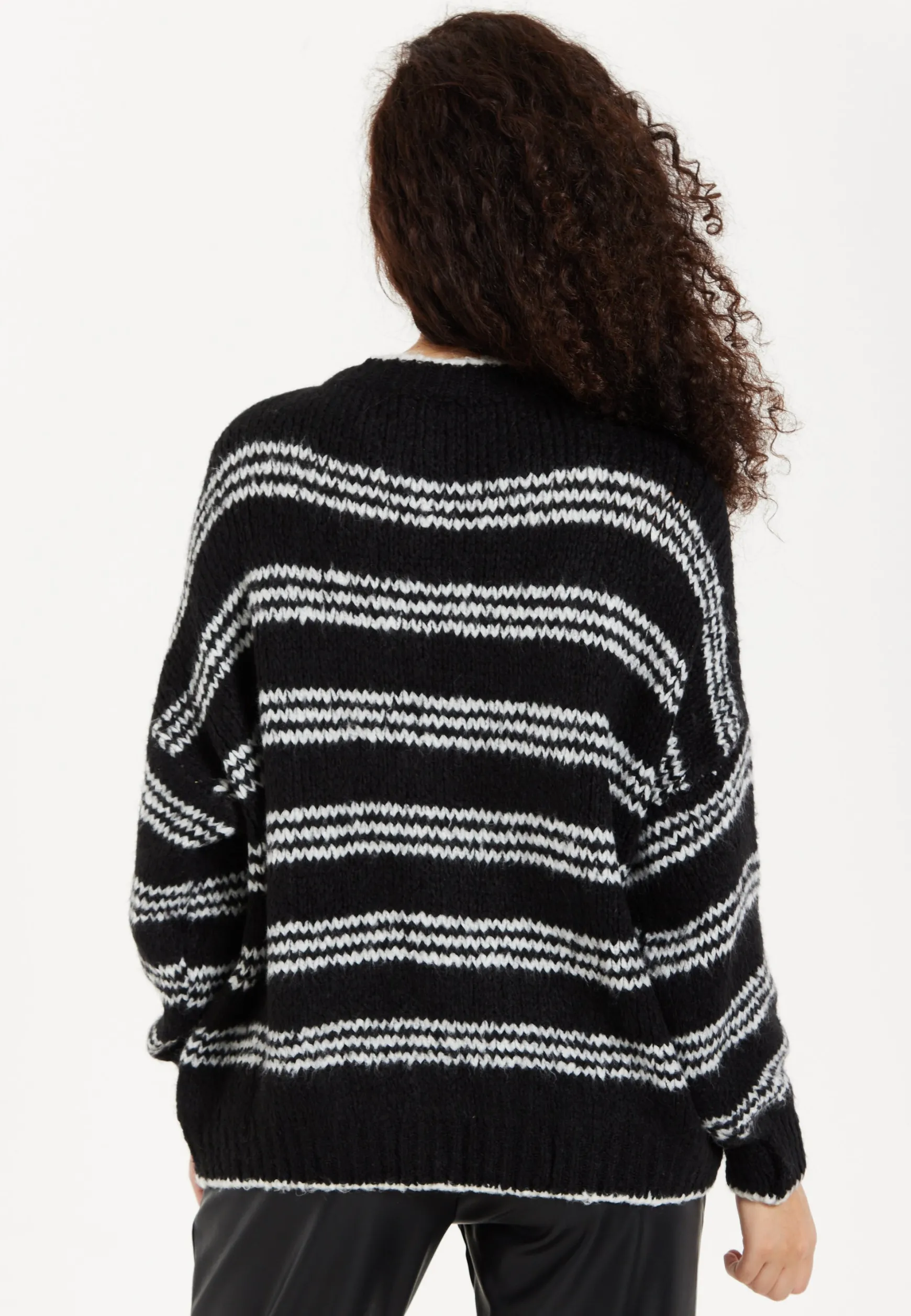 Women's Jumper - Oversized Black and White Striped Knit Sweater with Long Sleeves, Super Soft Comfort and Chic Style