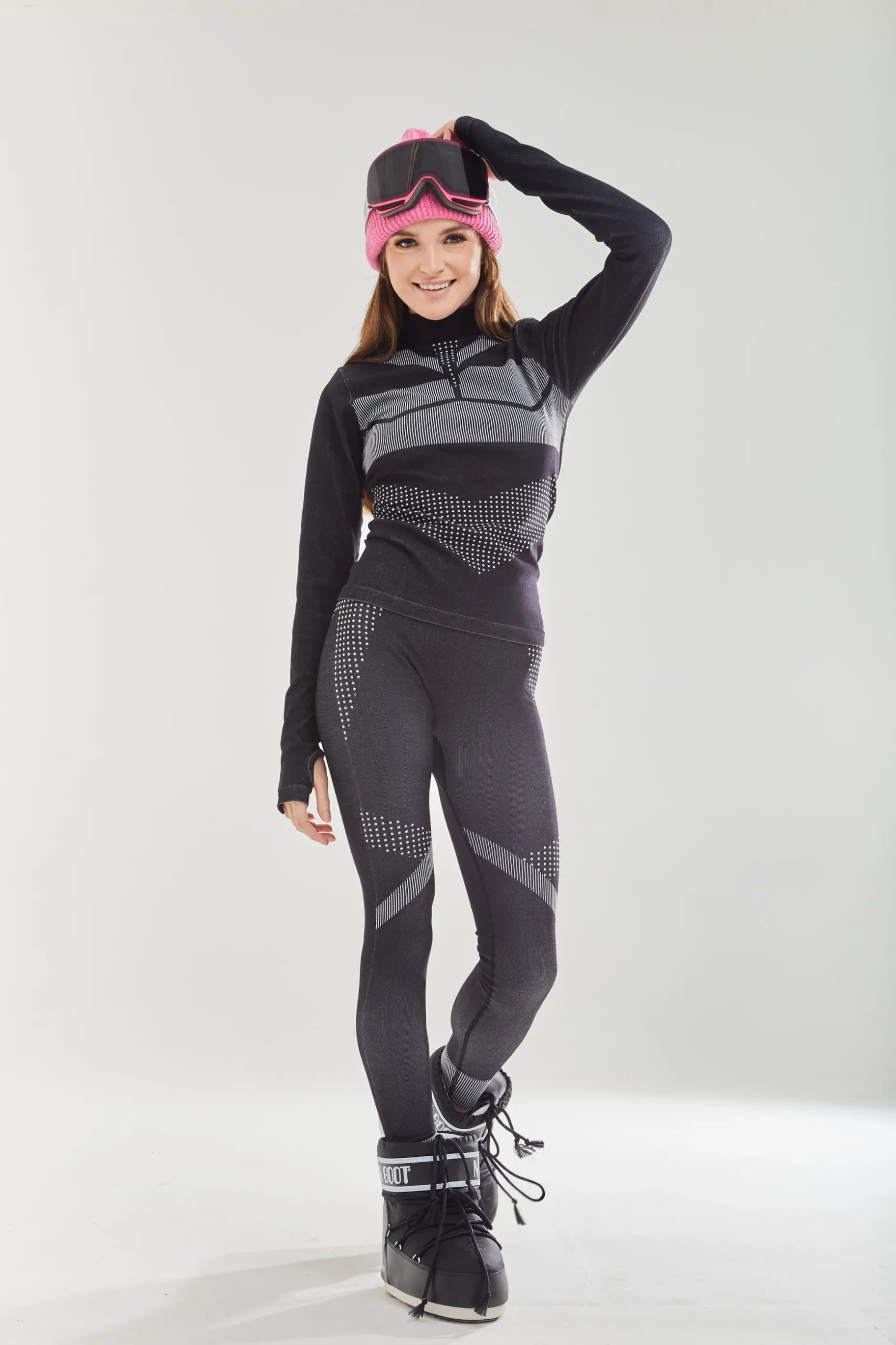 Women's Ski Base Layer Seamless Tights in Black with Full-Length Design and Sporty Style