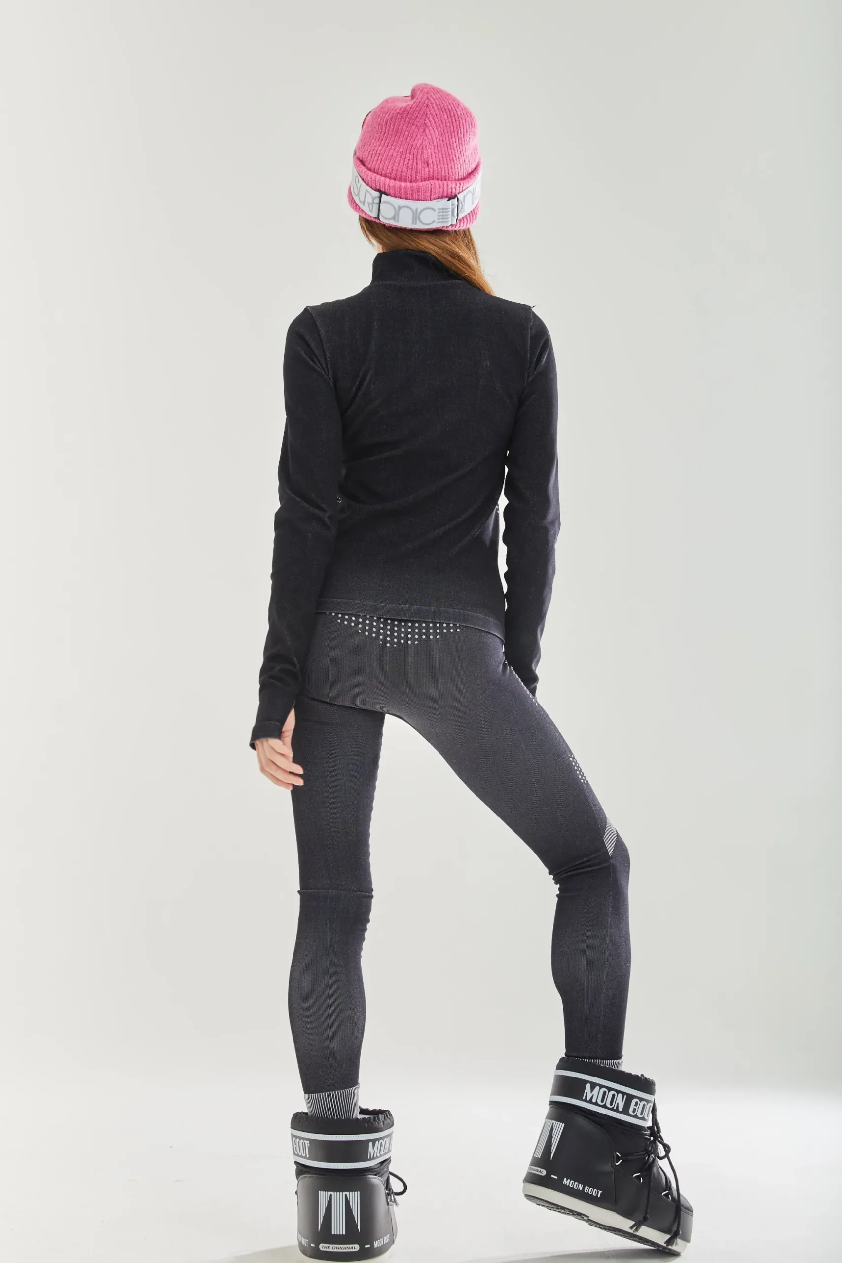 Women's Ski Base Layer Seamless Tights in Black with Full-Length Design and Sporty Style