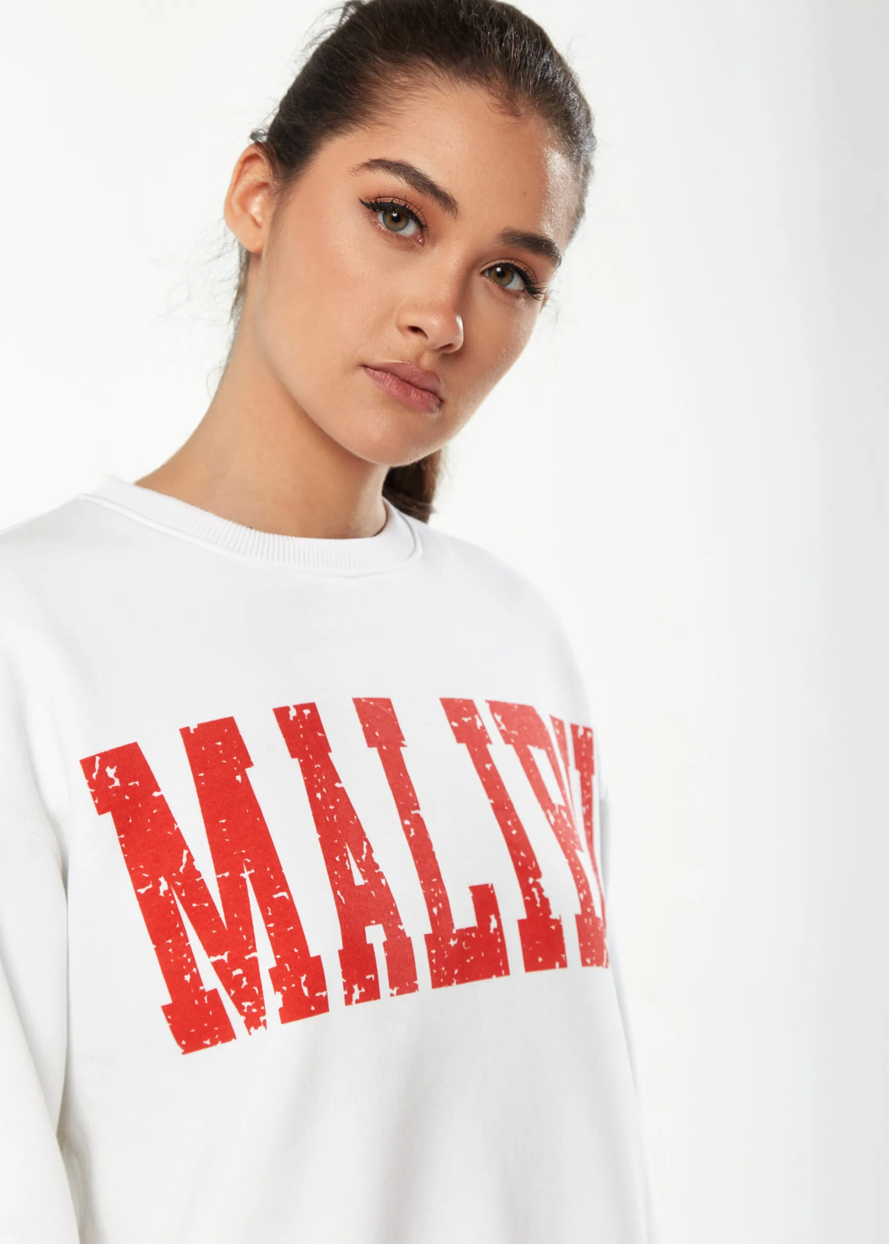 Women’s Sweatshirt with Malibu Print in White - Cozy, Classic Round Neck, Full-Length Sleeves, Ribbed Cuffs, Regular Fit.